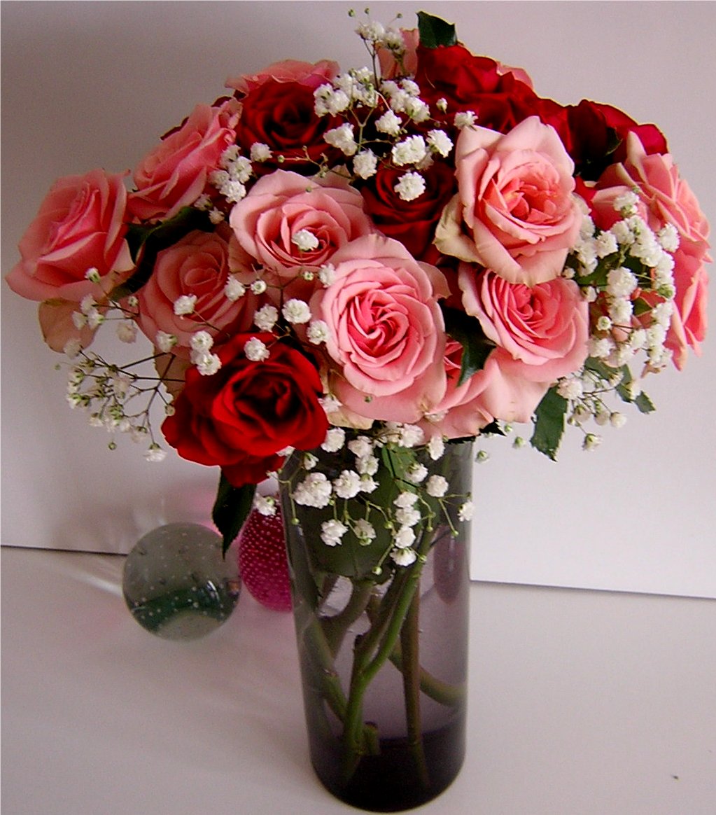 The best Pink and red rose floral arrangements are available for delivery at KJ Paula in Boston, MA. Call 617-990-7814 for more information.