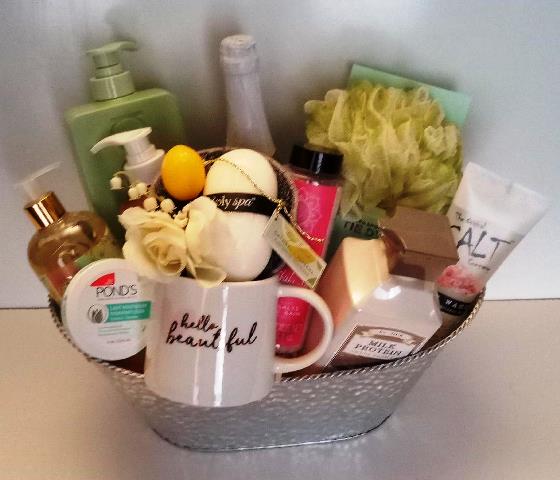 Luxury spa gift basket packed with luxurious body and bath items