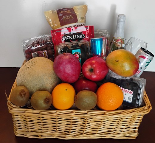 Graduation-Fruits-and-Snacks-Gift-Basket