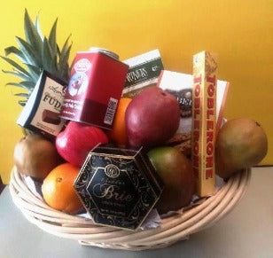 Christmas Fruit Gift Basket Idea, basket also packed with hot cocoa mix, chocolate, crackers, and cookies